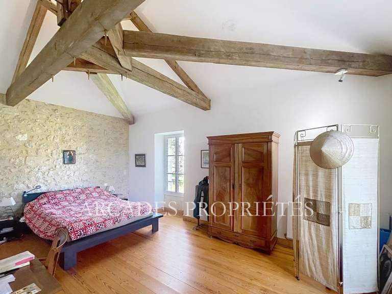 Propriété Naujan-et-Postiac - 13 chambres - 615m²