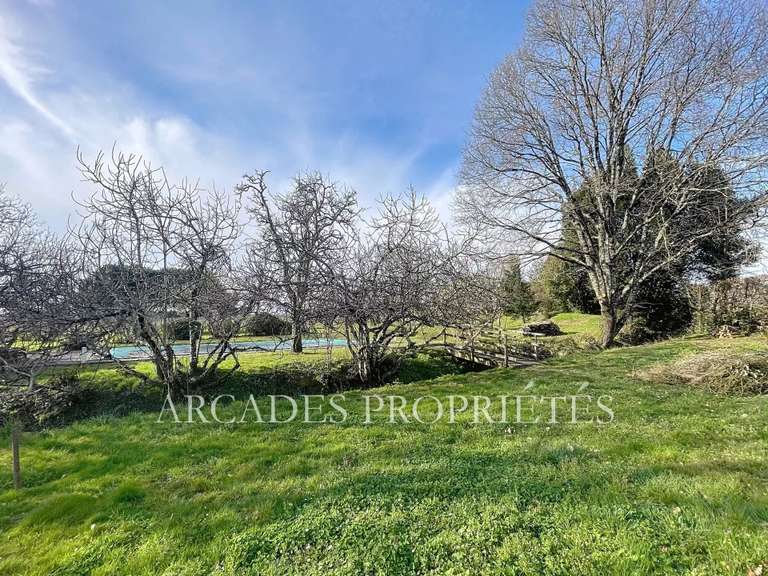 Propriété Naujan-et-Postiac - 13 chambres - 615m²