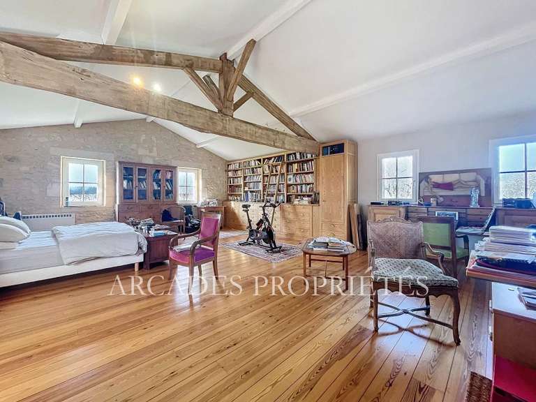 Propriété Naujan-et-Postiac - 13 chambres - 615m²