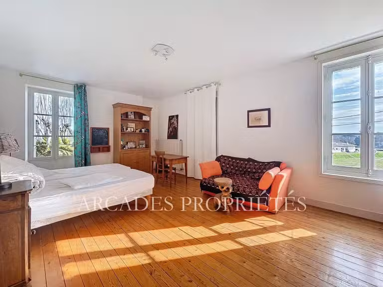 Propriété Naujan-et-Postiac - 13 chambres - 615m²
