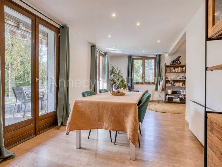 Maison Nâves-Parmelan - 4 chambres - 200m²