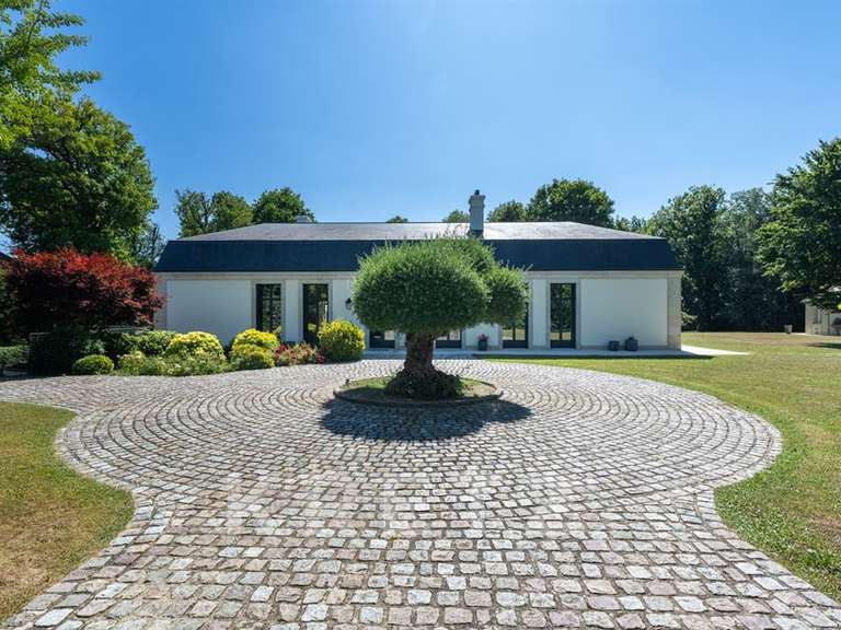 House Neauphle-le-Château - 4 bedrooms - 270m²