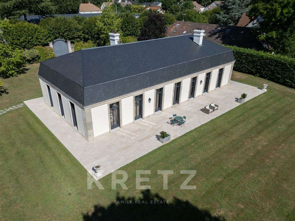 House Neauphle-le-Château