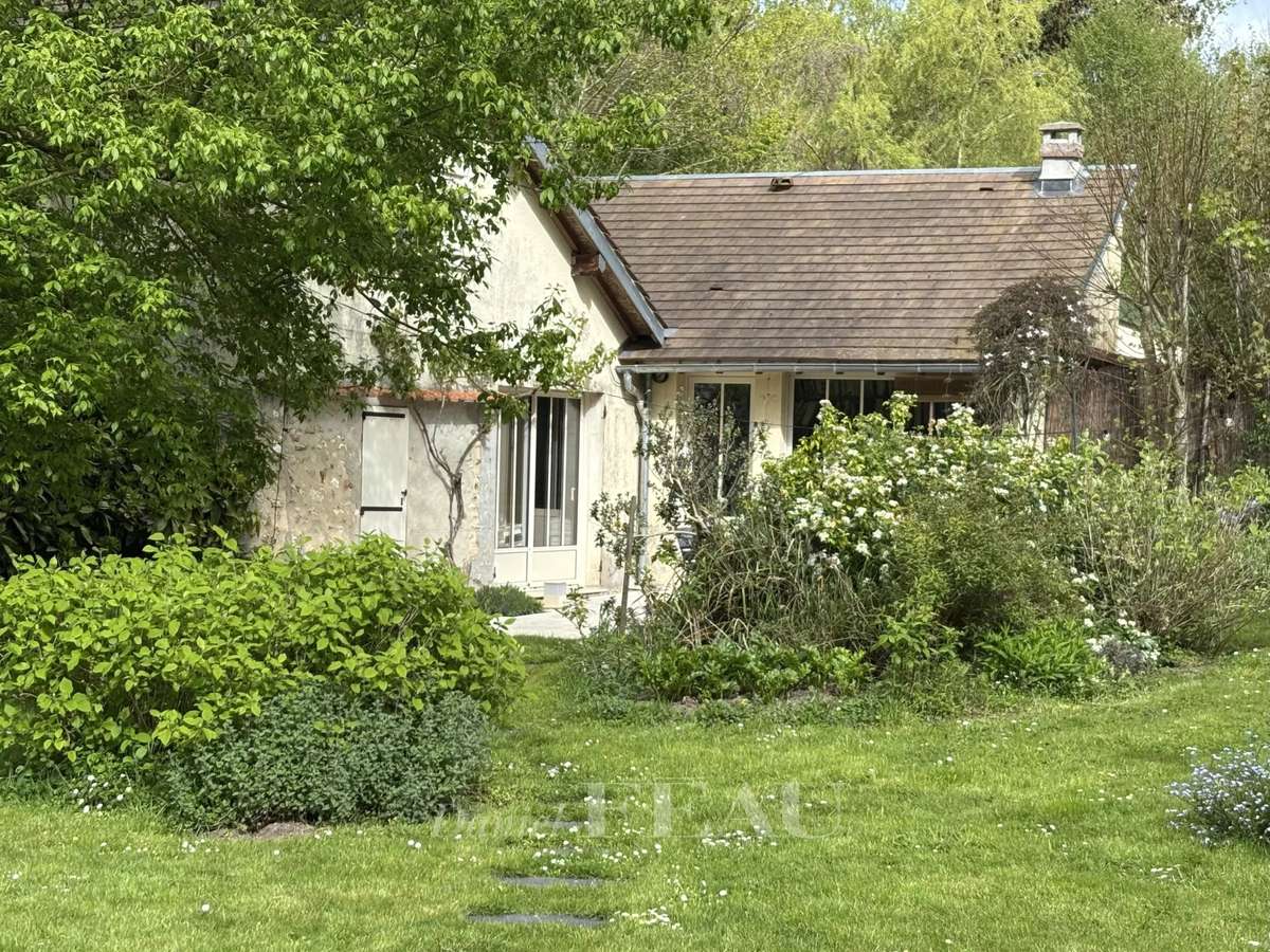 House Neauphle-le-Château