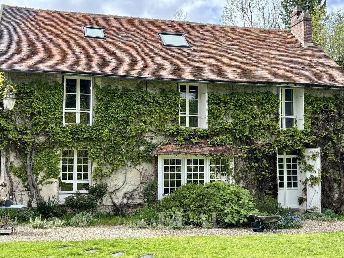 House Neauphle-le-Château