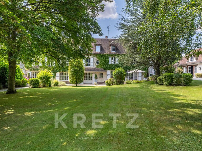 Maison Neauphle-le-Vieux - 8 chambres - 483m²