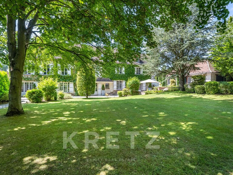 Maison Neauphle-le-Vieux - 8 chambres - 483m²