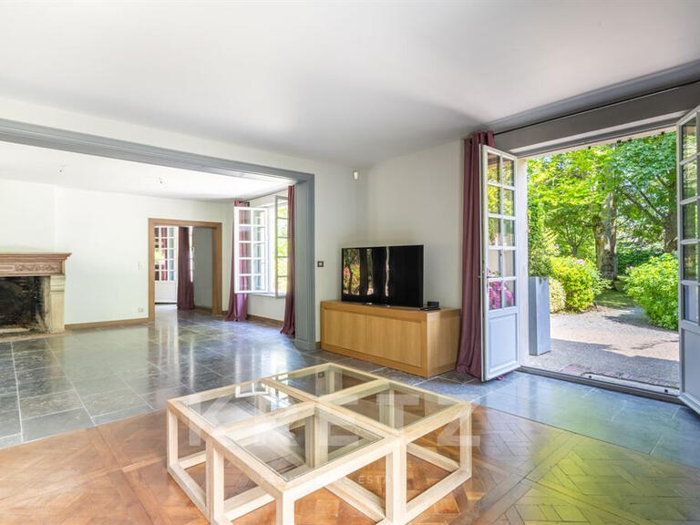 Maison Neauphle-le-Vieux - 8 chambres - 483m²