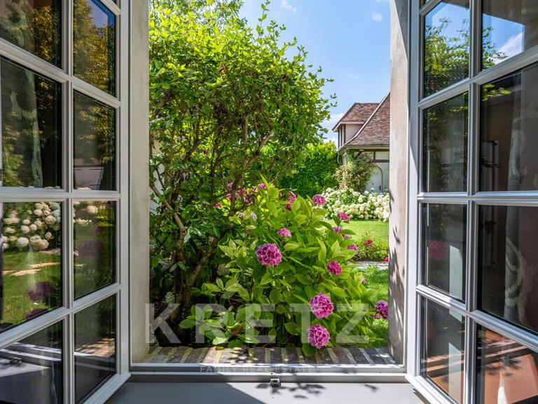 Maison Neauphle-le-Vieux - 8 chambres - 483m²