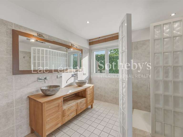 Maison Nernier - 5 chambres - 240m²