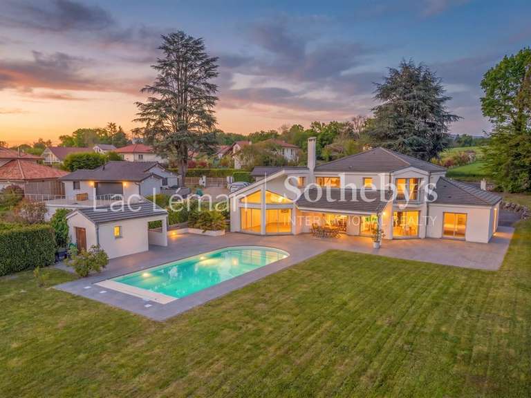 House Nernier - 5 bedrooms - 240m²