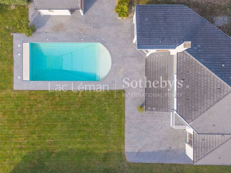 House Nernier - 5 bedrooms - 240m²