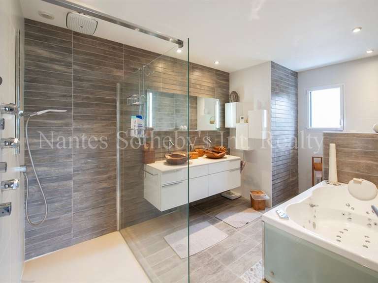 Maison Nesmy - 5 chambres - 296m²