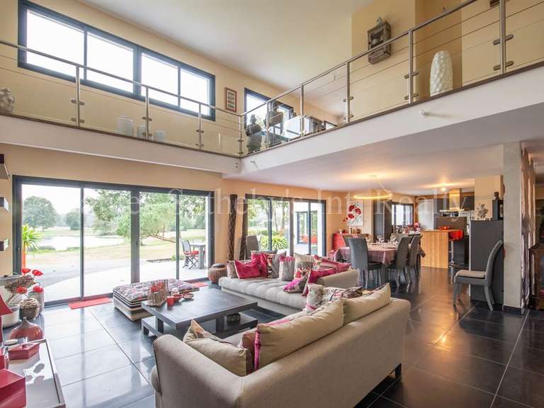 Maison Nesmy - 5 chambres - 296m²