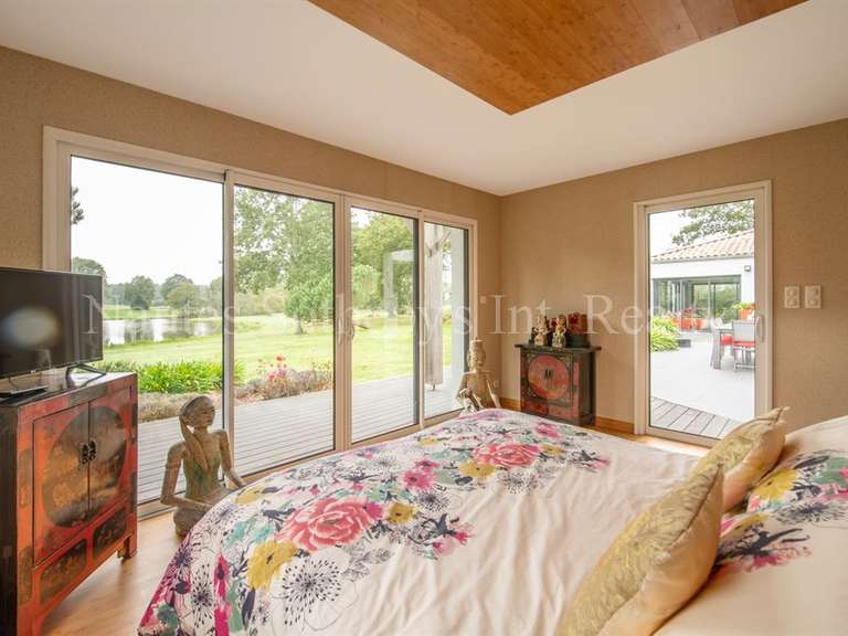 Maison Nesmy - 5 chambres - 296m²