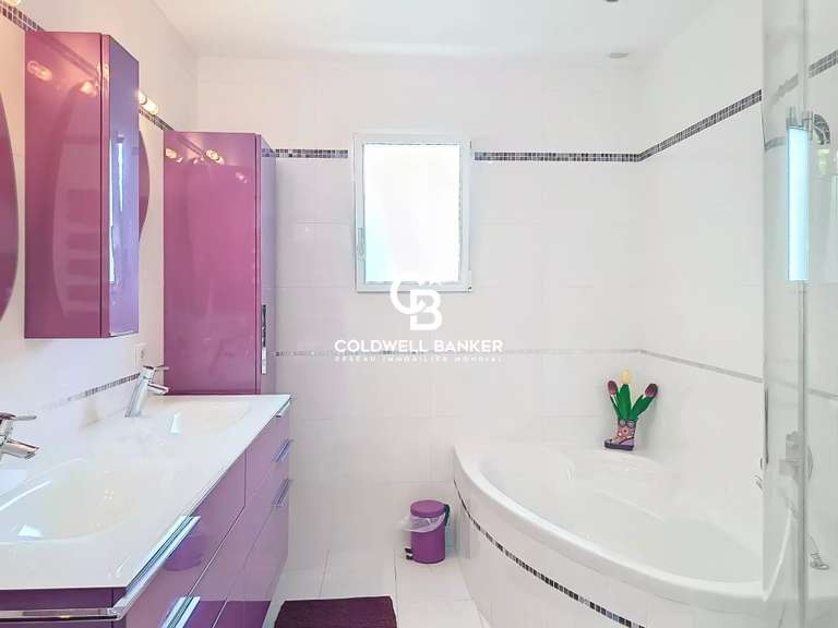 Maison Nesmy - 4 chambres - 303m²