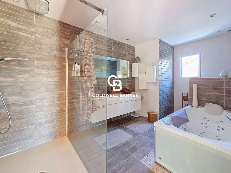 Maison Nesmy - 4 chambres - 303m²