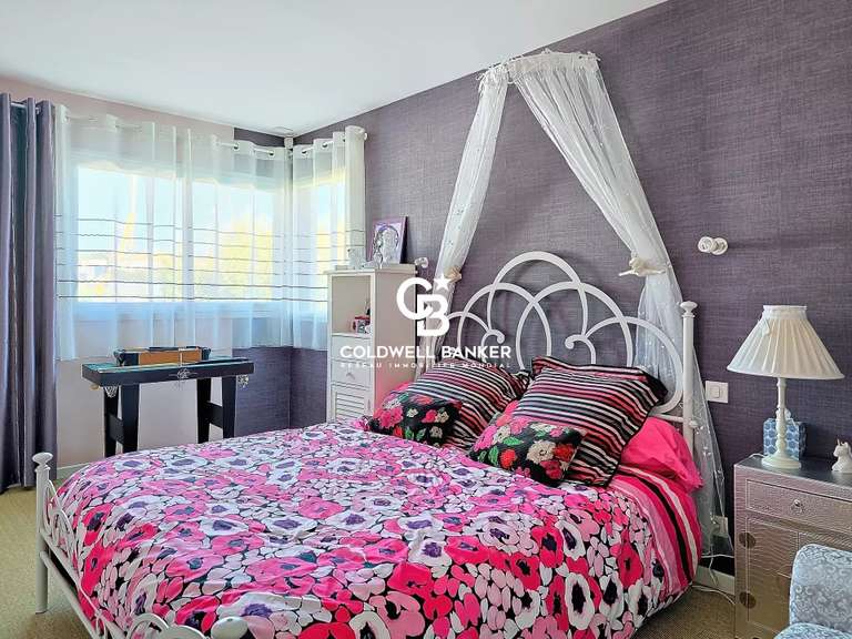 Maison Nesmy - 4 chambres - 303m²