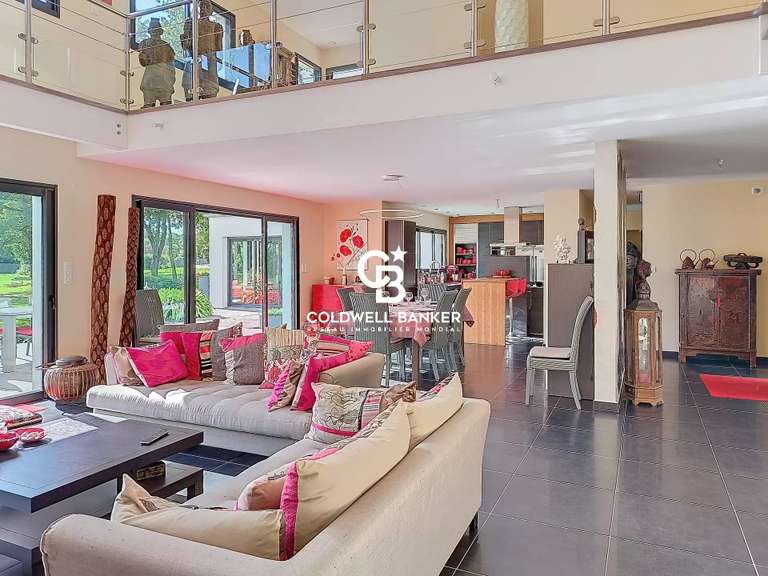 Maison Nesmy - 4 chambres - 303m²
