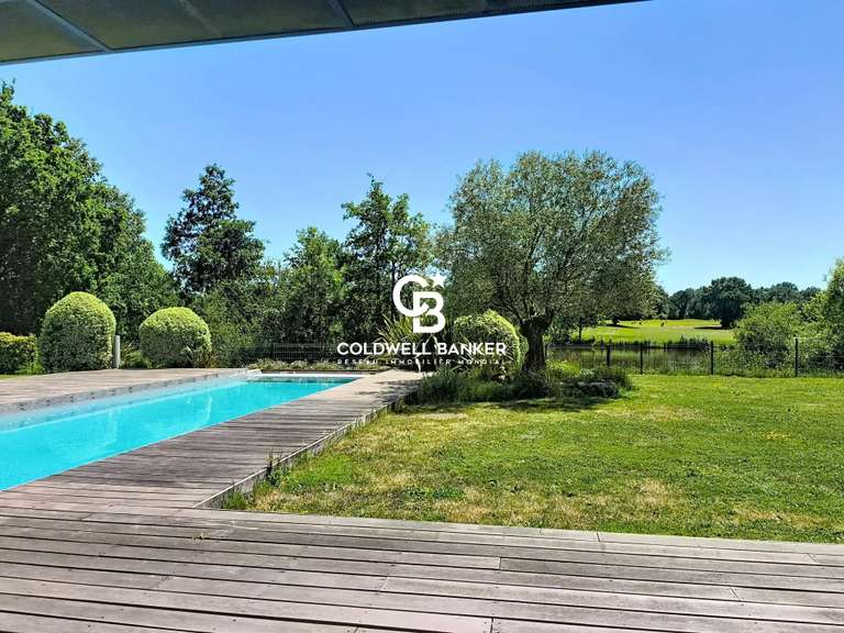 Maison Nesmy - 4 chambres - 263m²