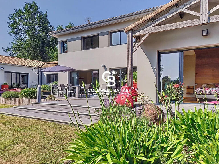 Villa Nesmy - 4 chambres - 303m²