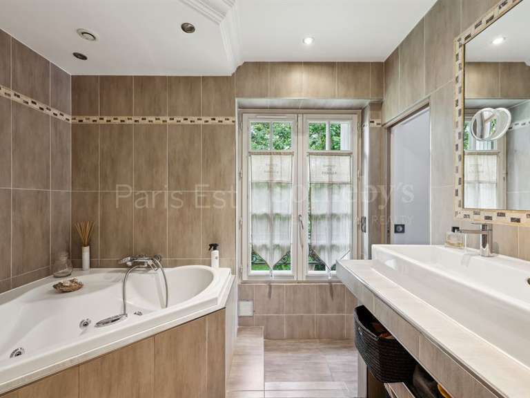 Maison Neuilly-Plaisance - 5 chambres - 200m²