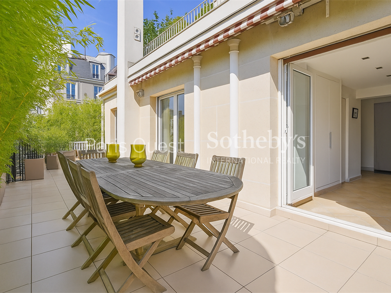 Apartment Neuilly-sur-Seine - 4 bedrooms - 184m²