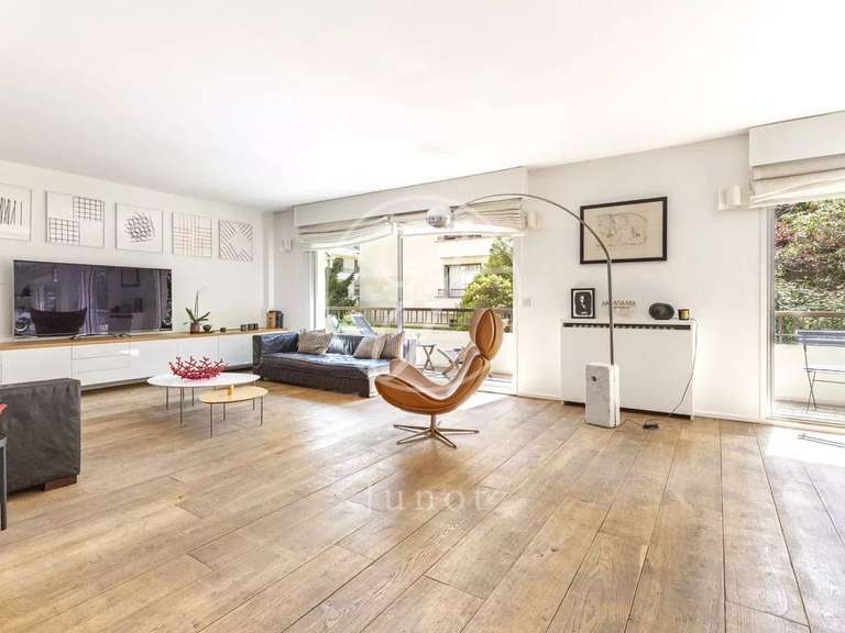 Apartment Neuilly-sur-Seine - 4 bedrooms - 197m²