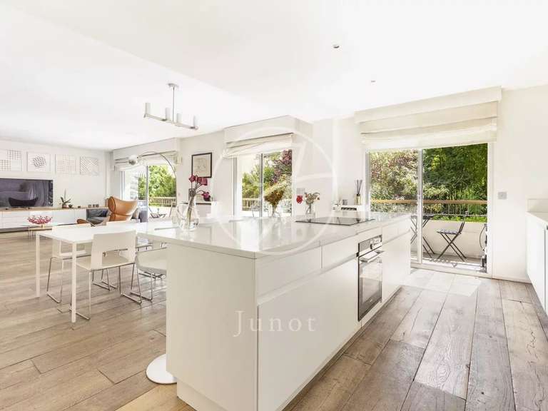 Apartment Neuilly-sur-Seine - 4 bedrooms - 197m²