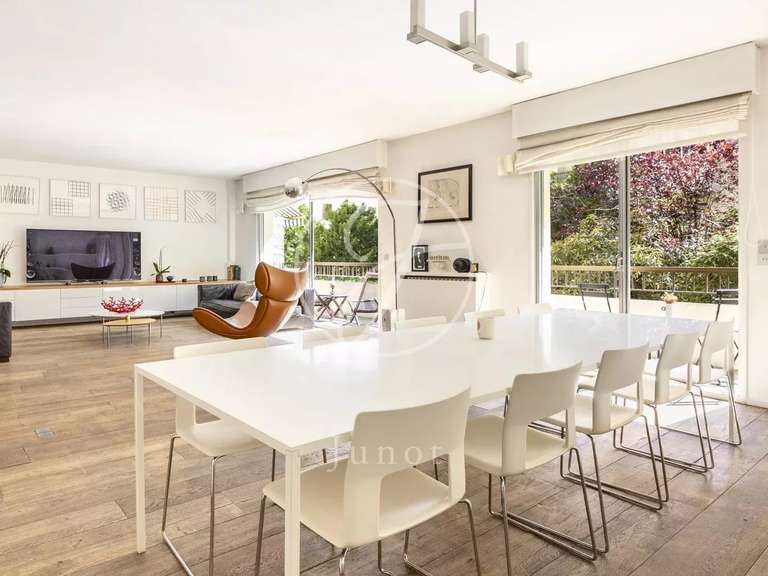Apartment Neuilly-sur-Seine - 4 bedrooms - 197m²