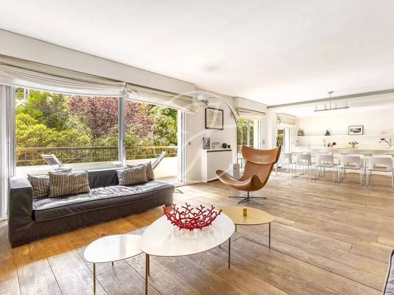 Apartment Neuilly-sur-Seine - 4 bedrooms - 197m²