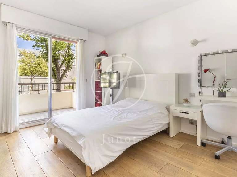Apartment Neuilly-sur-Seine - 4 bedrooms - 197m²