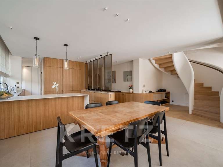 Apartment Neuilly-sur-Seine - 4 bedrooms - 211m²