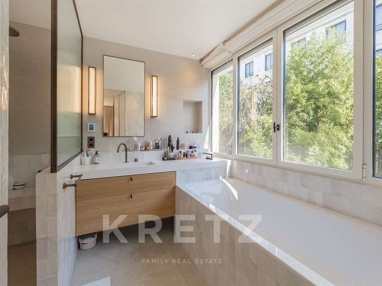 Appartement Neuilly-sur-Seine - 3 chambres - 211m²