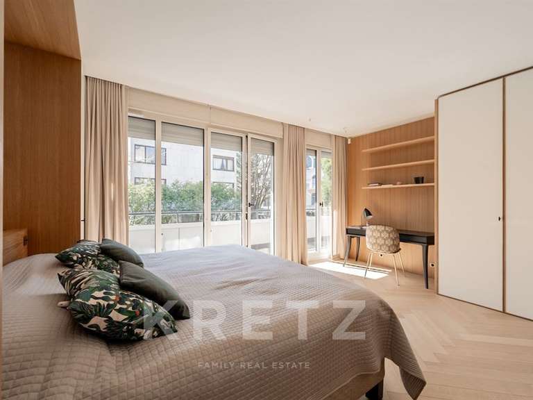 Apartment Neuilly-sur-Seine - 4 bedrooms - 211m²