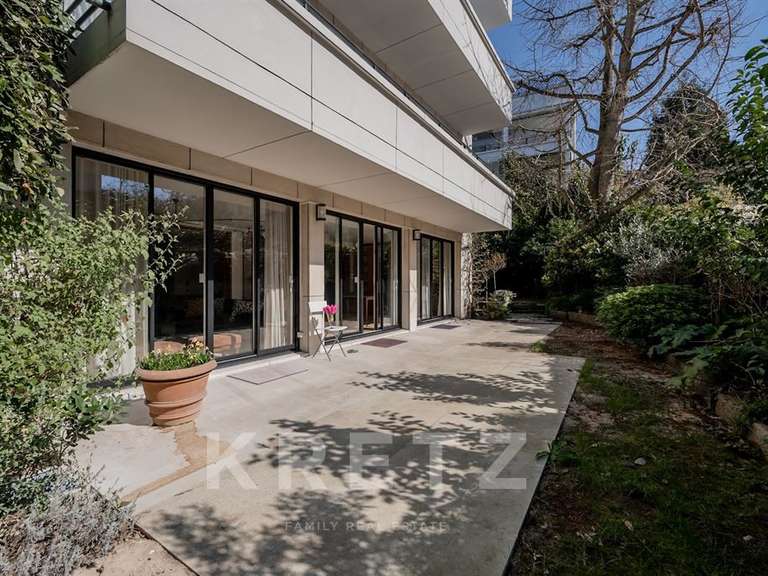 Apartment Neuilly-sur-Seine - 4 bedrooms - 211m²