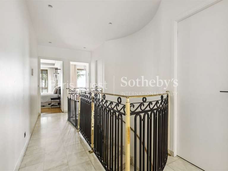 Apartment Neuilly-sur-Seine - 4 bedrooms - 200m²