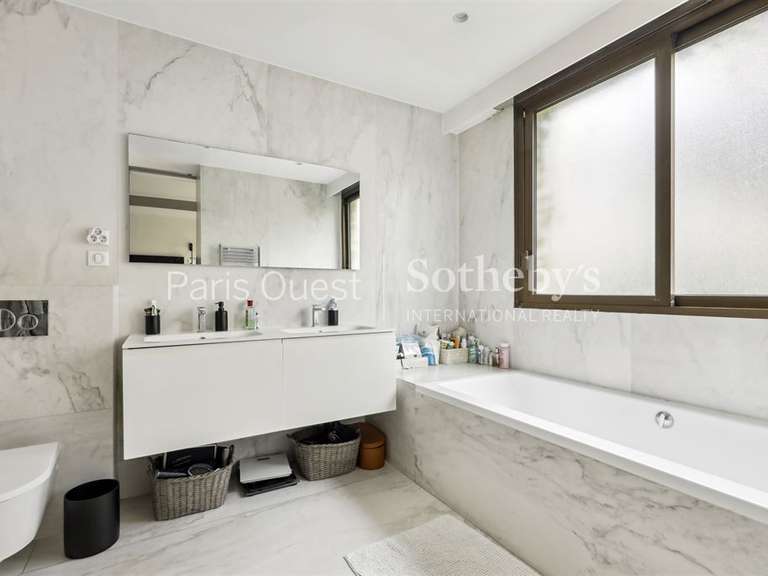 Apartment Neuilly-sur-Seine - 4 bedrooms - 200m²
