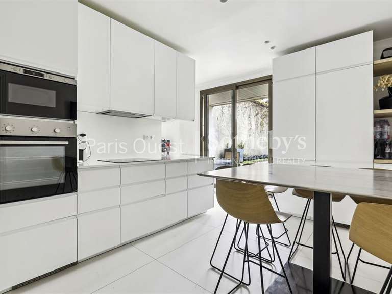 Apartment Neuilly-sur-Seine - 4 bedrooms - 200m²