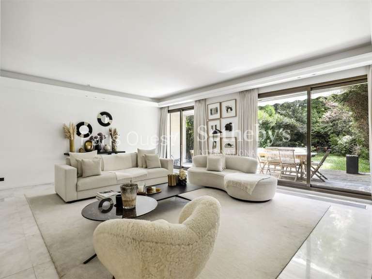 Apartment Neuilly-sur-Seine - 4 bedrooms - 200m²