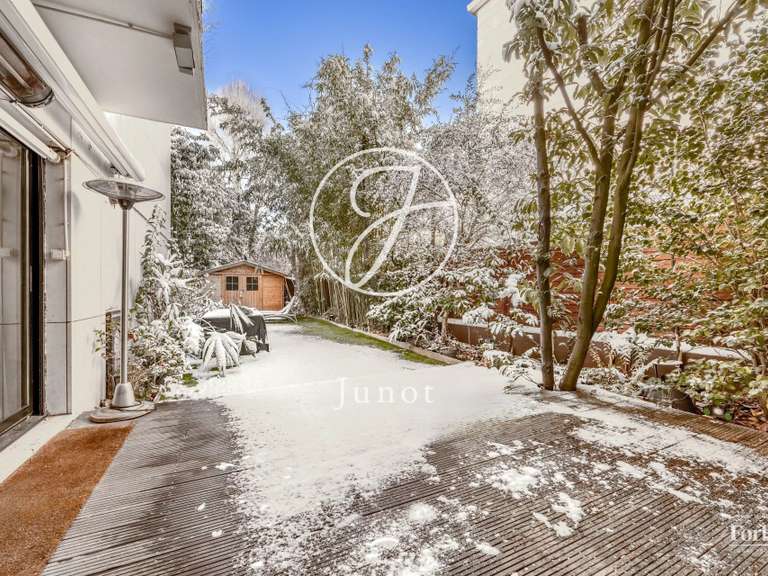 Apartment Neuilly-sur-Seine - 3 bedrooms - 122m²