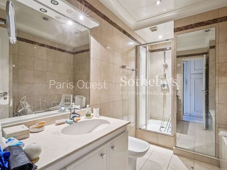 Apartment Neuilly-sur-Seine - 3 bedrooms - 121m²