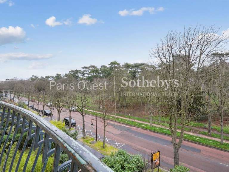 Apartment Neuilly-sur-Seine - 3 bedrooms - 121m²