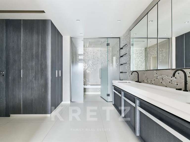 Appartement Neuilly-sur-Seine - 3 chambres - 242m²