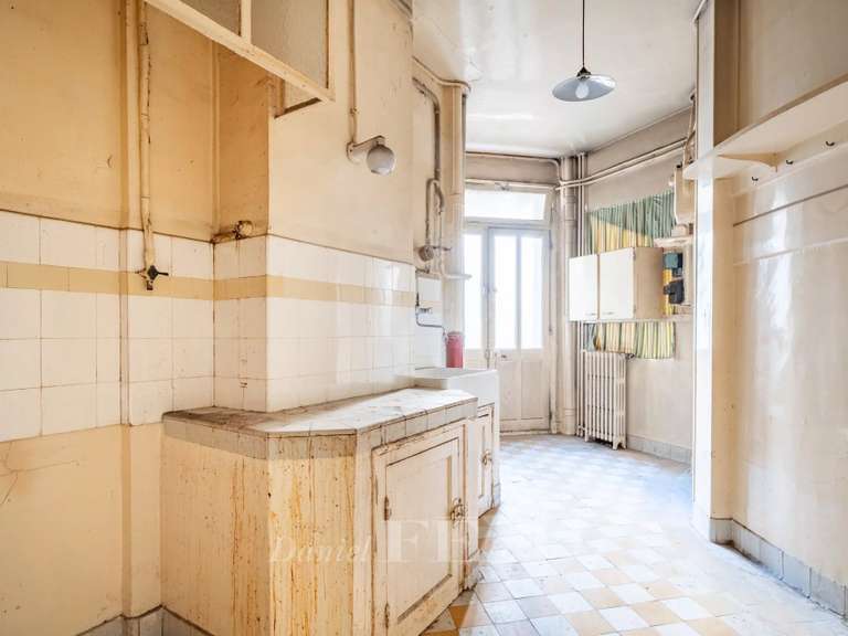 Apartment Neuilly-sur-Seine - 4 bedrooms - 179m²