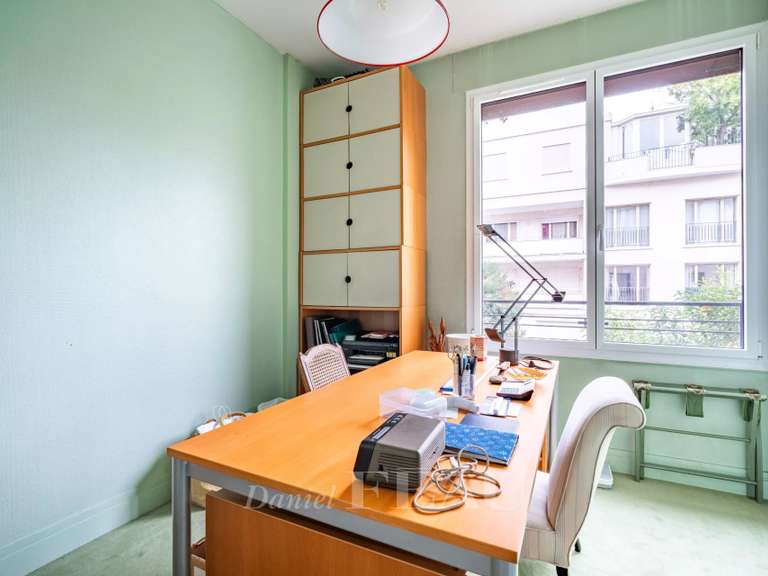 Apartment Neuilly-sur-Seine - 4 bedrooms - 127m²