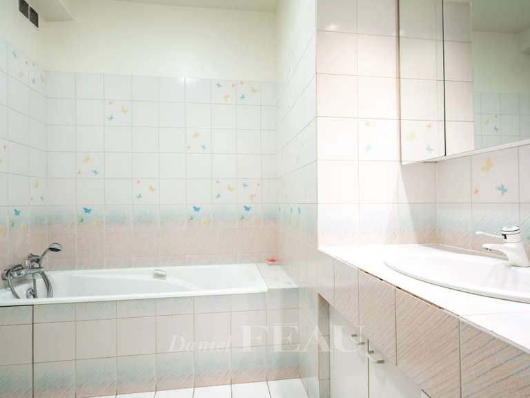 Apartment Neuilly-sur-Seine - 4 bedrooms - 127m²