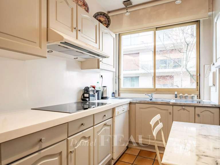 Apartment Neuilly-sur-Seine - 3 bedrooms - 105m²