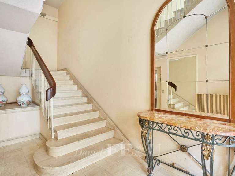 Apartment Neuilly-sur-Seine - 3 bedrooms - 128m²