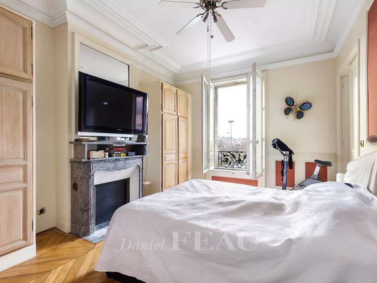 Apartment Neuilly-sur-Seine - 4 bedrooms - 179m²